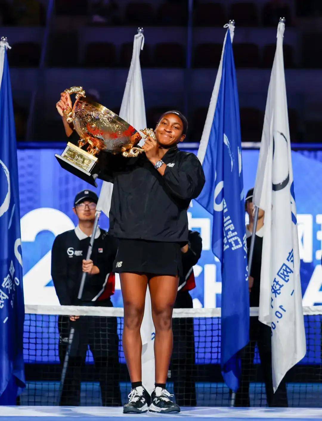 立了一个完 立了一个完