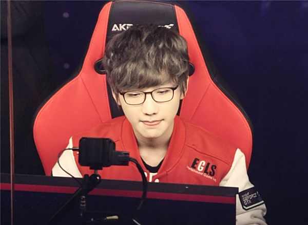 察比赛态势 察比赛态势