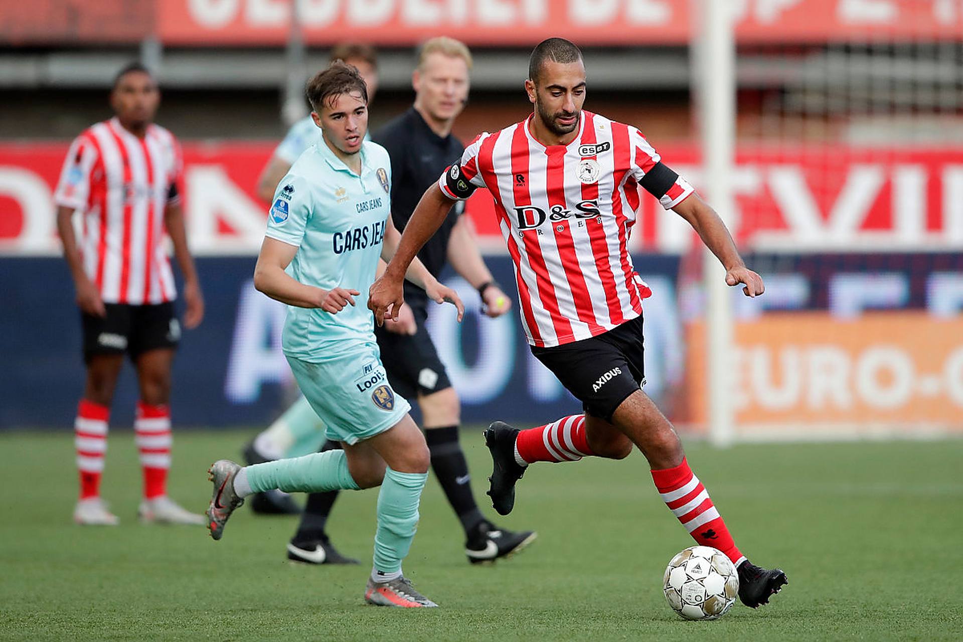 注重国际合 注重国际合