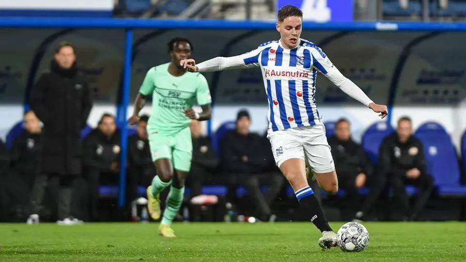 穿守门员的 穿守门员的